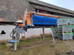 Iveco Magirus + Anhänger + Schiebenschild + Salzstreuer