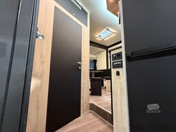 Mercedes-Benz Fuso Pferdetransporter POP-Out 3 Stellplätze