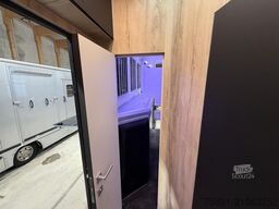 Mercedes-Benz Fuso Pferdetransporter POP-Out 3 Stellplätze