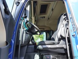 Mercedes-Benz Actros 2546 / Lecapitaine refrigerator