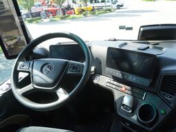 Mercedes-Benz Actros 2546 / Lecapitaine refrigerator