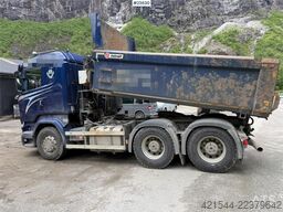 Scania R730 6x4 snowplow-equipped combination vehicle