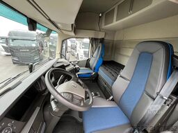 Volvo FH 500 6x2 Containerpritsche mit FASSI 545RA.2.28