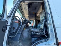 Volvo FM410 6x2*4 CARRIER SUPRA 950 MT / 2 ZONE FRIDGE