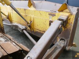 Komatsu D85PX-15