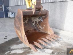 Komatsu PC490LC-11