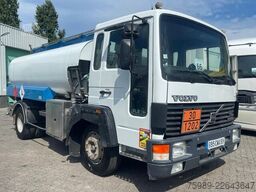Camion-citerne Volvo FL6.14 Volume: 9270 L 3 COMPARTMENTS