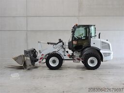 CASE 221 F + Fork