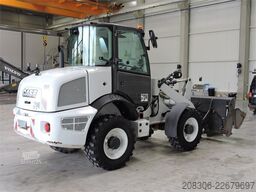 CASE 221 F + Fork