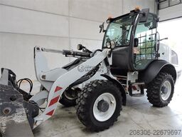 CASE 221 F + Fork