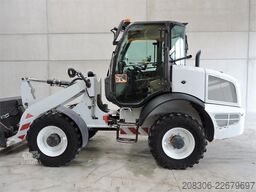 CASE 221 F + Fork