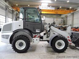 CASE 221 F + Fork