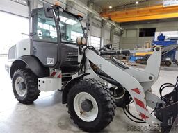 CASE 221 F + Fork