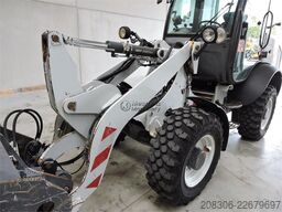 CASE 221 F + Fork