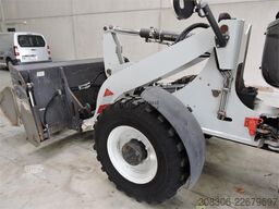 CASE 221 F + Fork