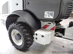 CASE 221 F + Fork