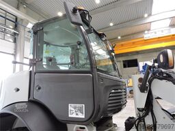 CASE 221 F + Fork
