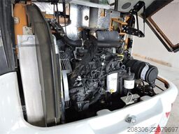 CASE 221 F + Fork