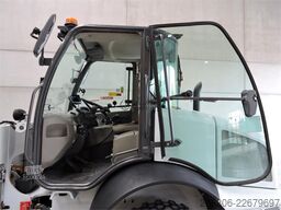 CASE 221 F + Fork