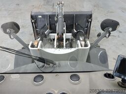CASE 221 F + Fork