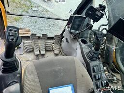 Volvo EC250DL Excavator w/ Rototilt, 2 Buckets and GPS