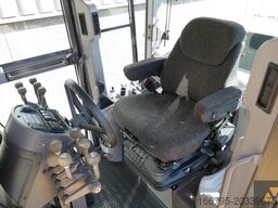 Volvo G946B AWD