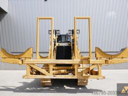 Caterpillar D8T Pipe carrier