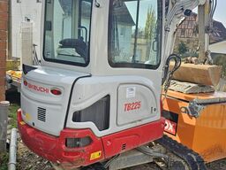 Takeuchi TB 225