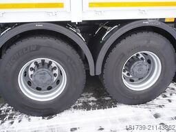 Mercedes-Benz Arocs 2633 flatbed truck / Crane FASSI