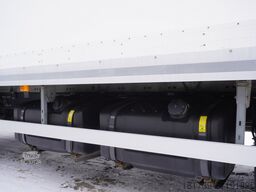 Renault D280 16T / Box truck 18 EPAL / Tail lift