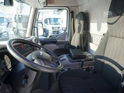 DAF LF 12.210 18-pallet container with tail