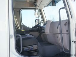 DAF LF 12.210 18-pallet container with tail