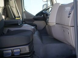 DAF LF 12.210 18-pallet container with tail