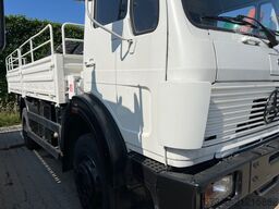Mercedes-Benz 1017 4X4 ex army reconditioned white with crane