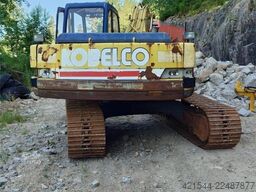 Kobelco SK200LC Excavator with digging bucket