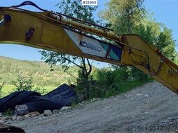 Kobelco SK200LC Excavator with digging bucket