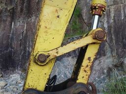 Kobelco SK200LC Excavator with digging bucket