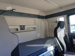 MAN TGX 33.640 6x4 tractor unit / GVM 70 t