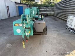 Maeda MC305C Crane