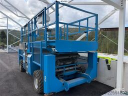 Genie GS-338 4X4 scissor lift