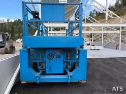 Genie GS-338 4X4 scissor lift