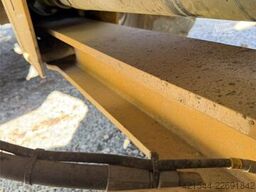 Hydrema 922D dumper with white plates