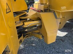 Hydrema 922D dumper with white plates