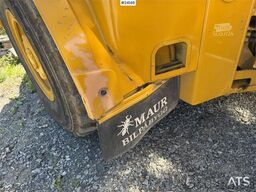 Hydrema 922D dumper with white plates