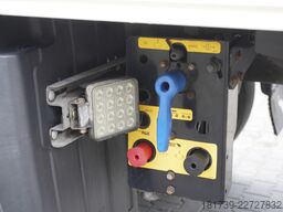 SCHMITZ refrigerator semi-trailer / Carrier