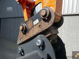 Hitachi ZX210LC-6