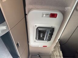 MAN TGX 26.470 Euro 6 Abrollkipper mit Ladekran