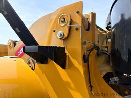 CATERPILLAR 950M Radlader mit Schaufel 2.062 BTH
