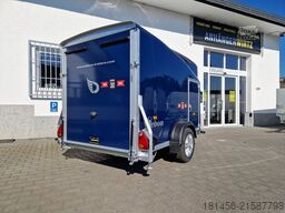 Cheval Liberté schöner blauer Anhänger aerodynamisch Leichtmetallräder Heckrampe Tür