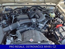 TOYOTA LAND CRUISER 79 + HUBARBEITSBÜHNE SOCAGE